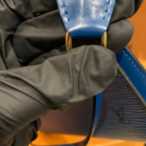 Louis Vuitton Vintage EPI Pochette - Picture 9 of 11